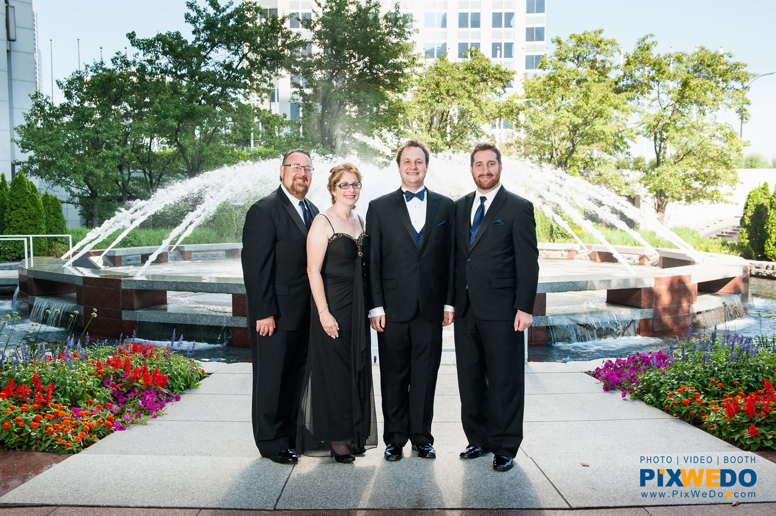 Wedding picture of Family at the Mid-America Club courtyard Chicago